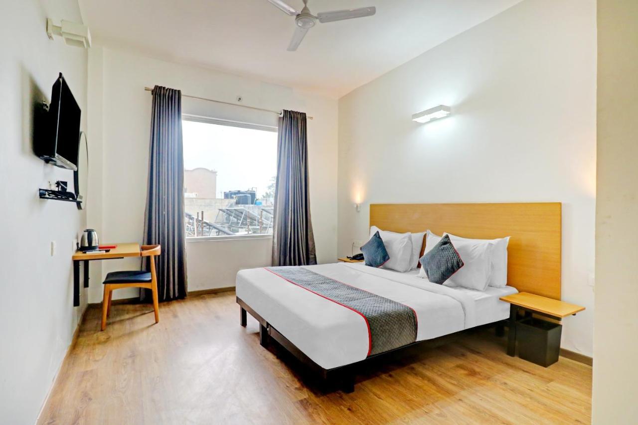 Townhouse Sector 30 Near Botanic Garden Of Indian Republic Hotel Noida Eksteriør billede