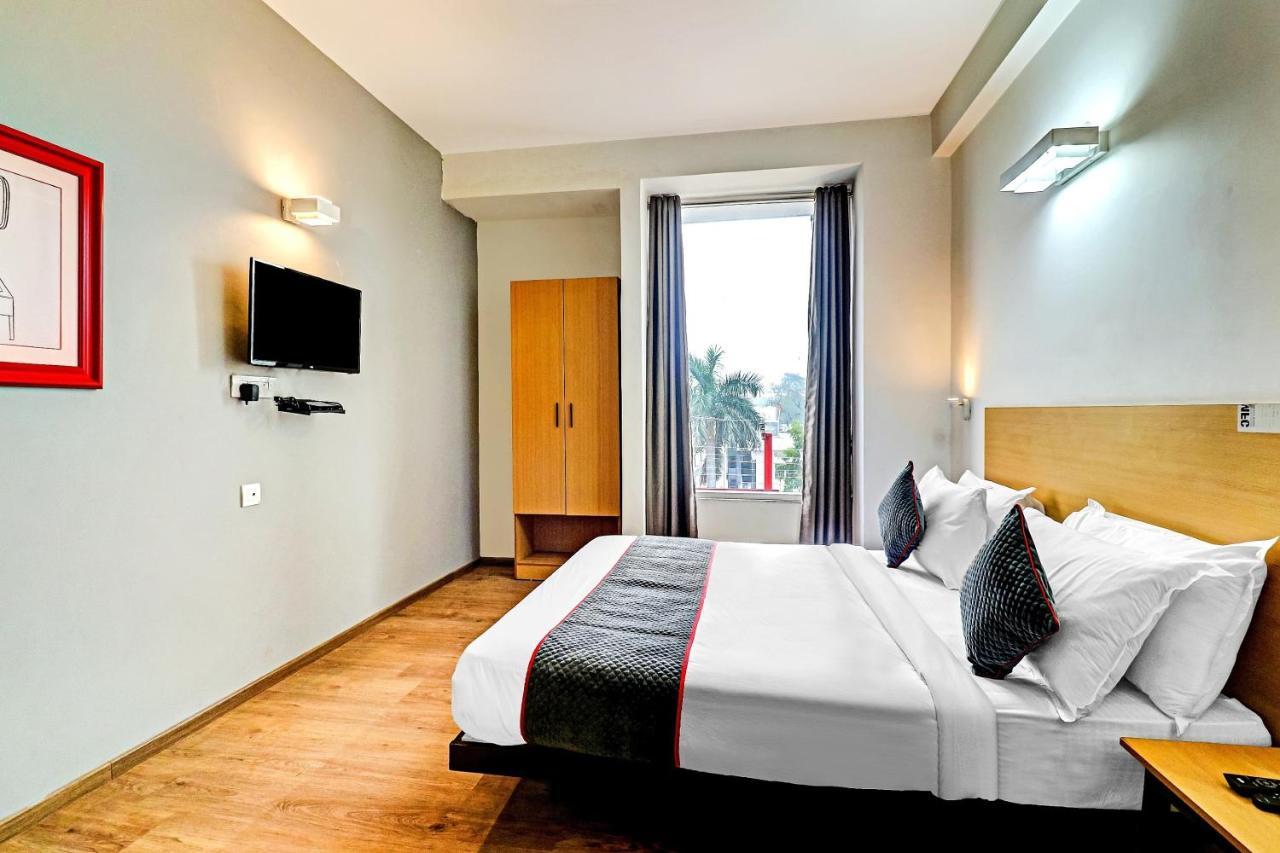 Townhouse Sector 30 Near Botanic Garden Of Indian Republic Hotel Noida Eksteriør billede