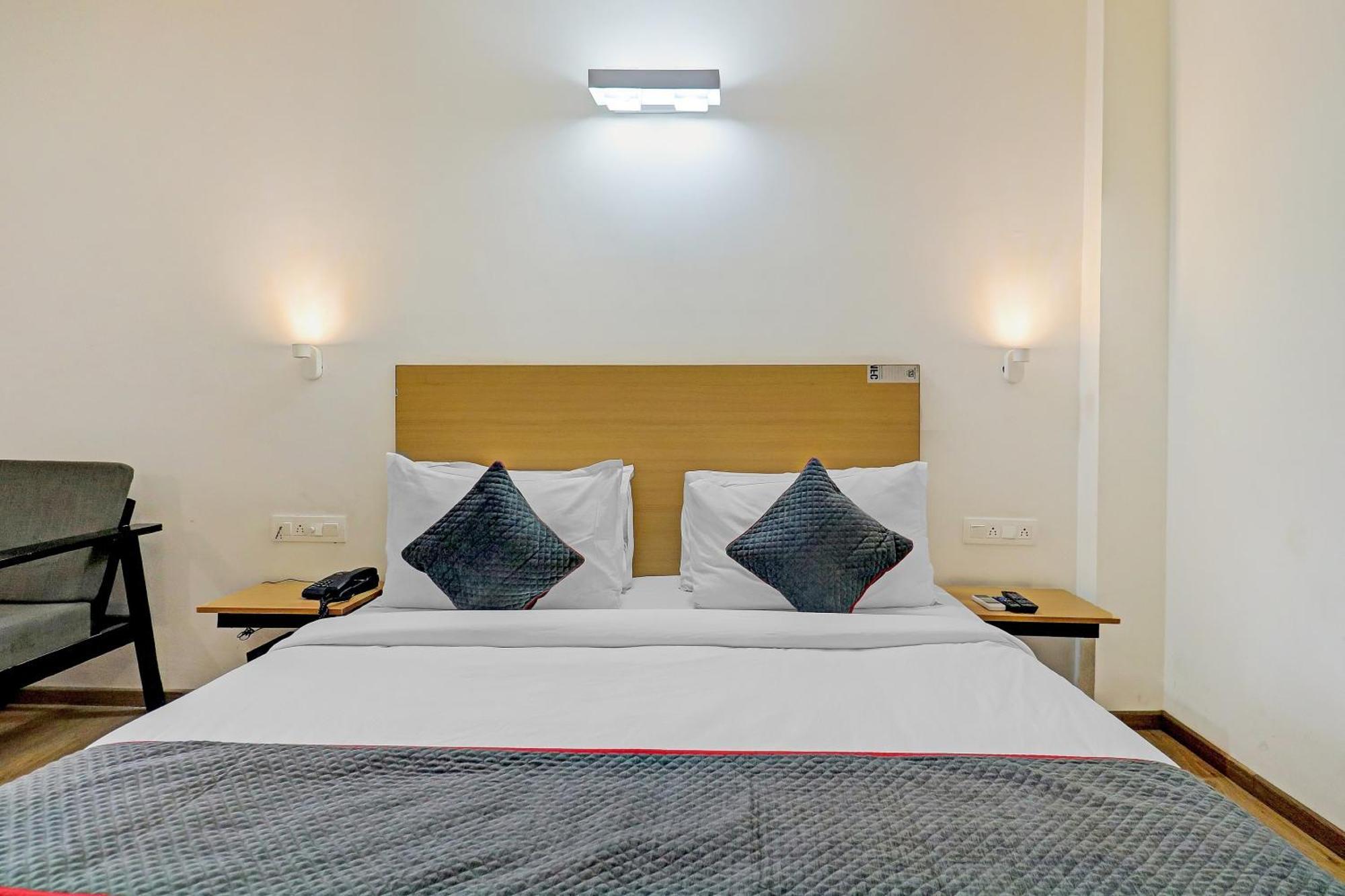 Townhouse Sector 30 Near Botanic Garden Of Indian Republic Hotel Noida Eksteriør billede